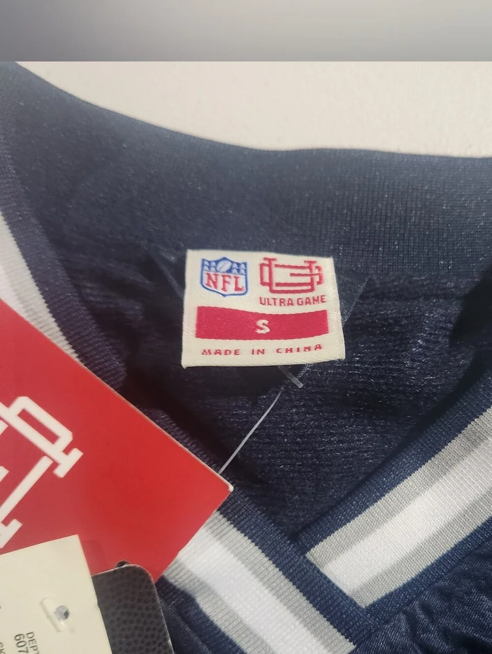 Dallas Cowboys Navy Blue Pullover Jacket with Side Zipper And A Star Logo Size S